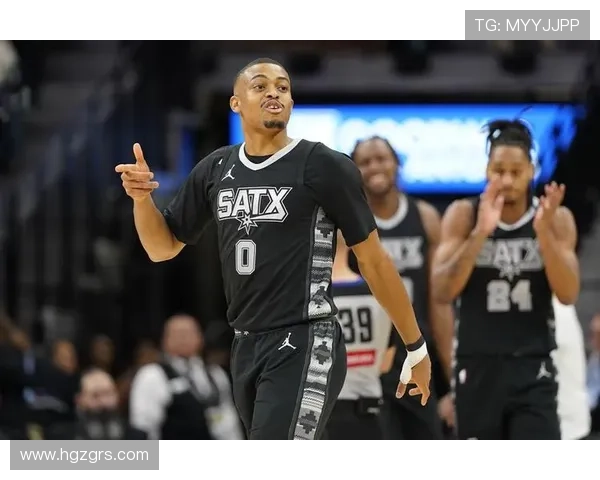 凯尔登:今夏合练加强默契 面对困难我们能携手挺过去